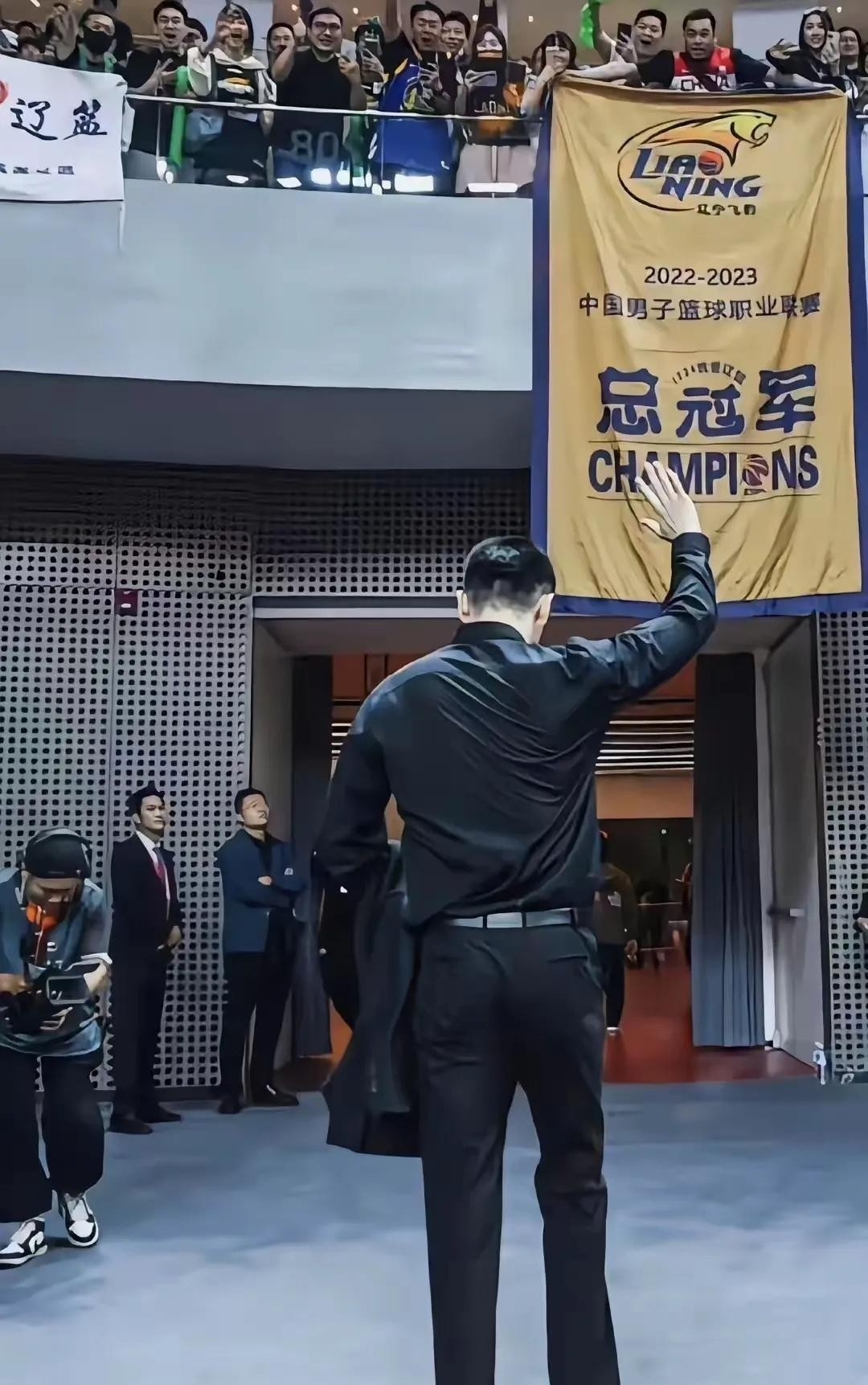 尊龙凯时app - 转折点！辽宁本钢内部沟通，NBA总决赛集结日攻防权衡，底气十足，临场指挥获称赞