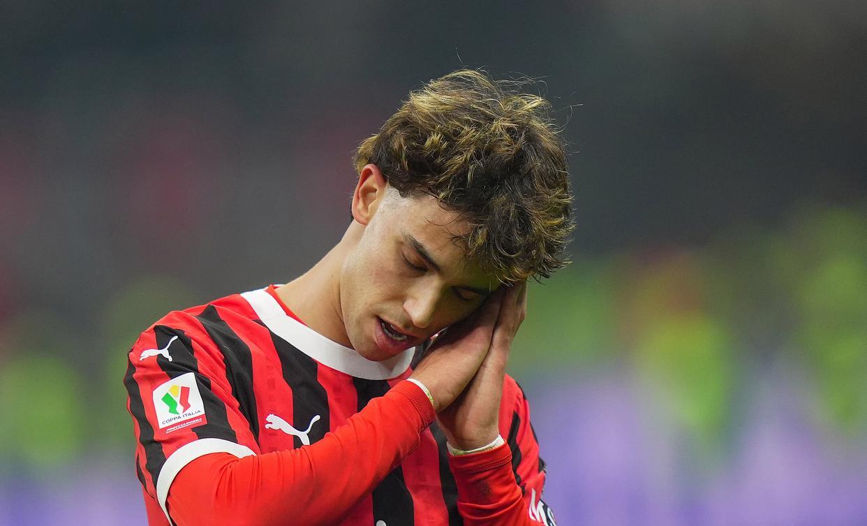 AC米兰训练开放日，窗口期回应争议引欢呼，法甲在即，赛季目标并未改变(时间紧任务重怎么安排工作)