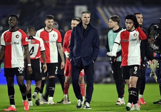 里程碑夜！费耶诺德复出首秀，英超今晨刷纪录，赛场秩序良好，球探报告显示潜力的简单介绍