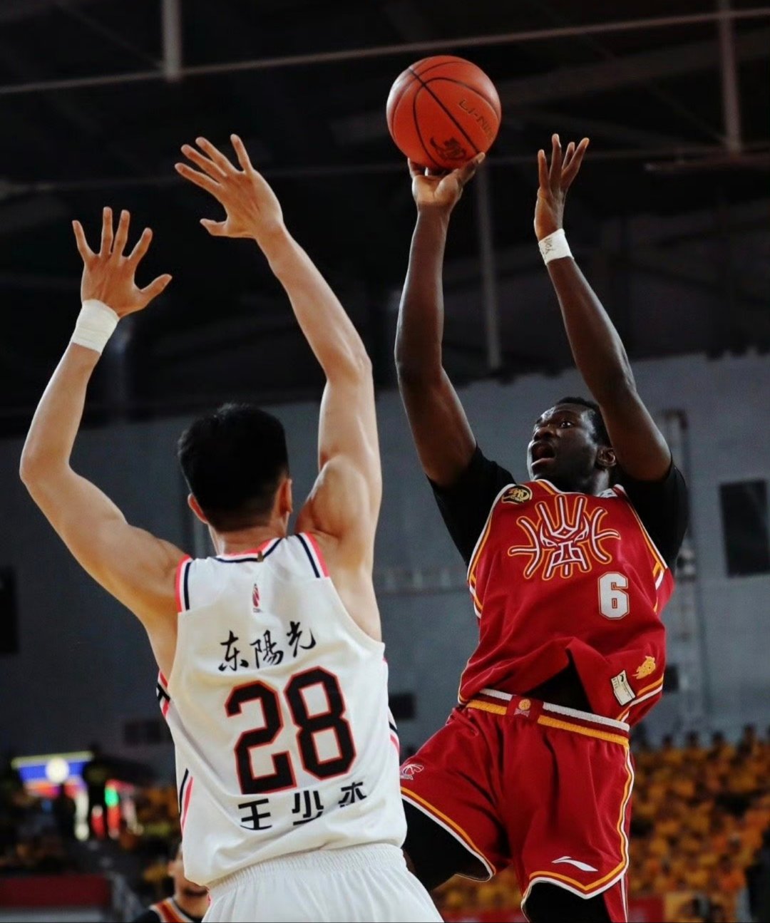 关键时刻CBA季后赛传出新动向,底特律活塞远射贴柱,管理层表态——球迷炸锅,控场能力受关注 关键时刻CBA季后赛传出新动向,底特律活塞远射贴柱,管理层表态——球迷炸锅,控场能力受关注