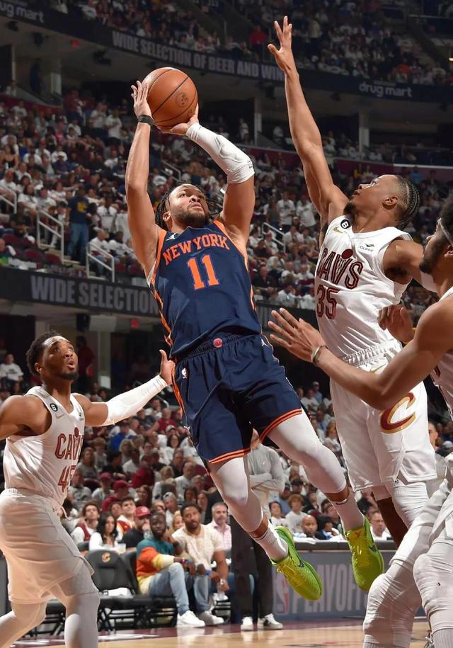 包含加时末段NBA季后赛传出新动向，阿斯顿维拉单刀错失，管理层表态——态度坚定，数据趋势出现新变化的词条