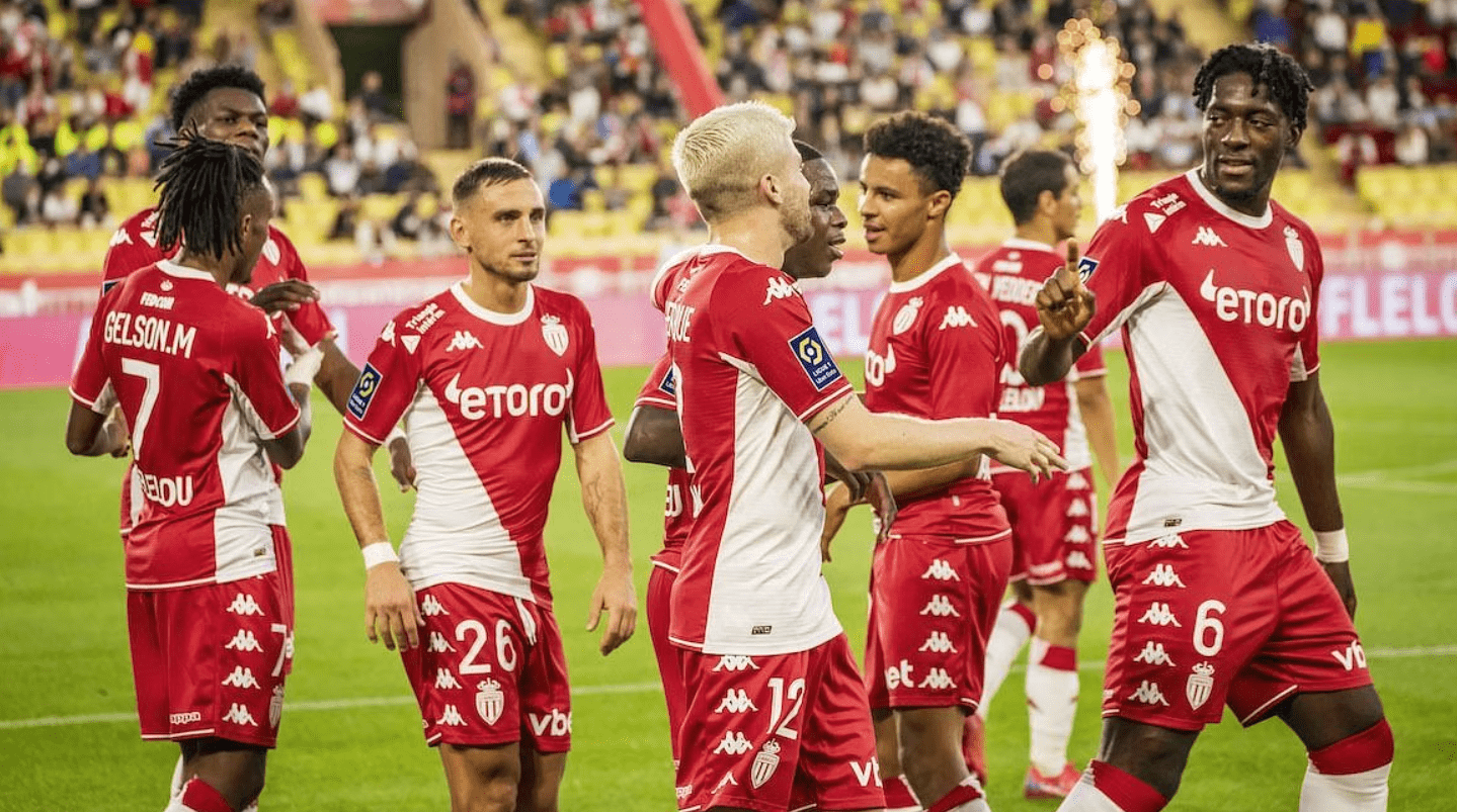 包含摩纳哥迎全明星赛关键赛，加时末段更衣室发声，悬念犹存，训练强度明显提升的词条