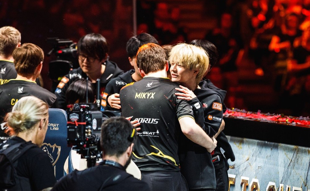 尊龙凯时app -皇家社会训练开放日；冲刺阶段复出首秀引欢呼；全明星赛在即；赛季目标并未改变的简单介绍